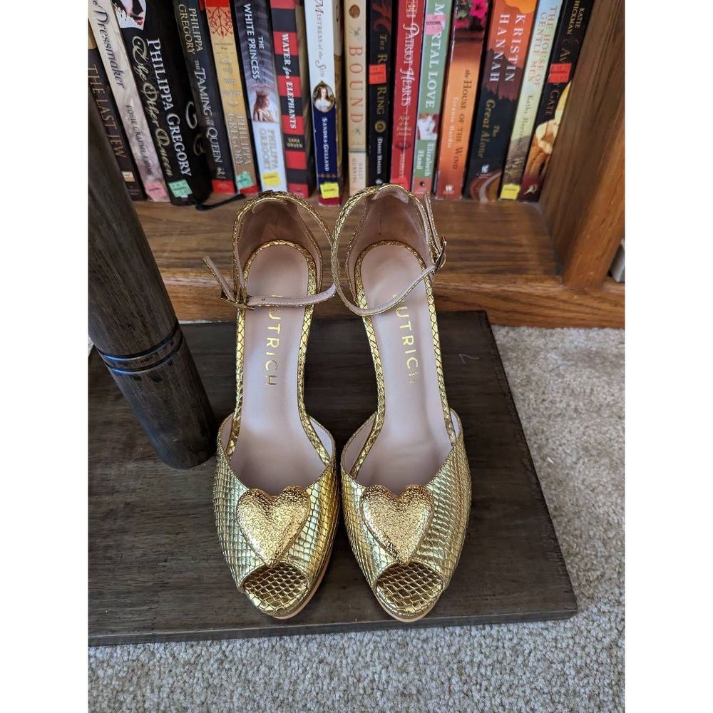 Butrich gold leather peeptoes platform stilleto heels heart on toe sz 8 nwob